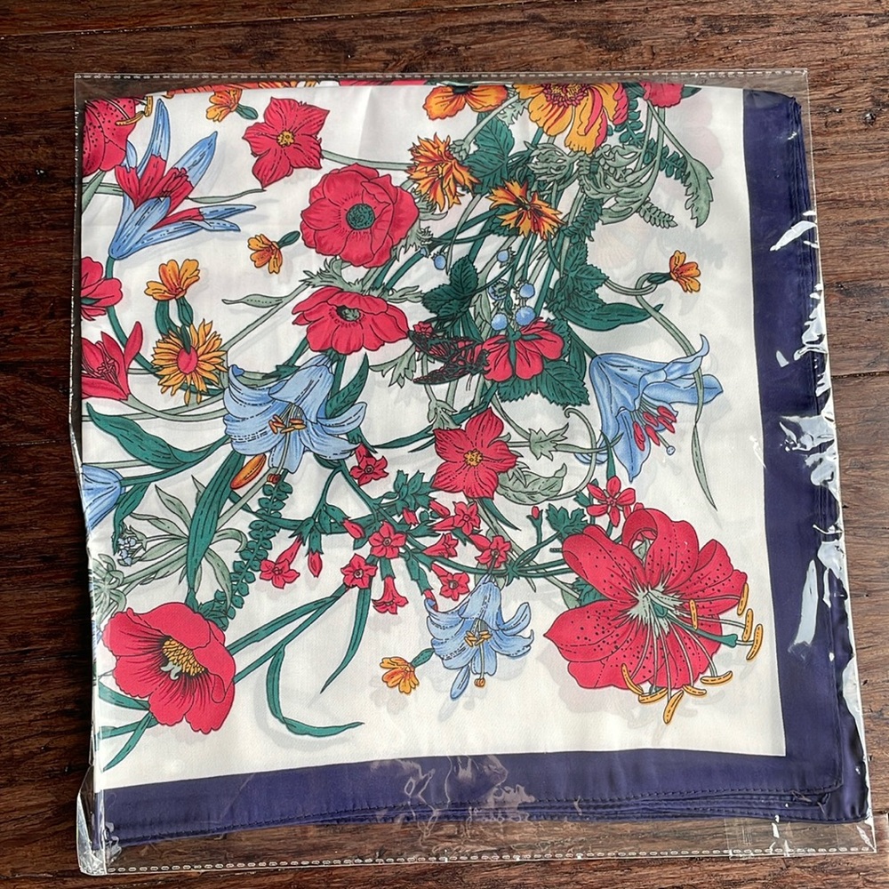 Elise French style floral pattern scarf multi-functional - Picture 2 of 2